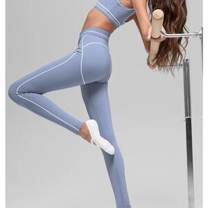 NWT Alo Airbrush High-Waist Heart Throb Legging